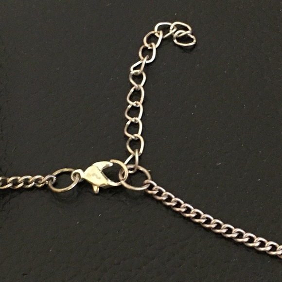 New Claire’s 2pc Easter Bunny Necklace & Earrings Set - Picture 6 of 7